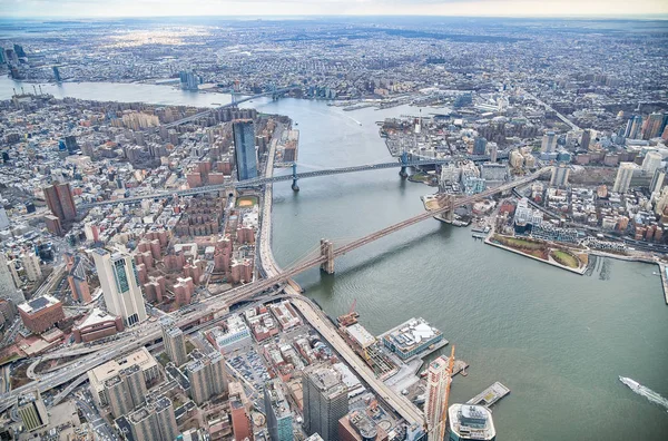 Nueva York desde el punto de vista del helicóptero. Brooklyn, Manhattan — Foto de Stock