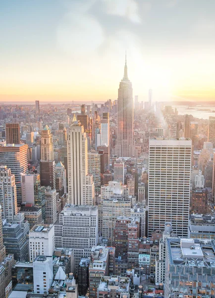 Skyline of Manhattan i skymningen, flyg utsikt från New York City — Stockfoto