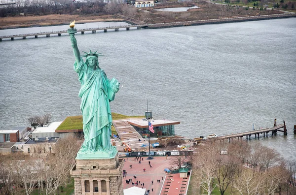 A légi felvétel a Statue of Liberty, New-York City — Stock Fotó