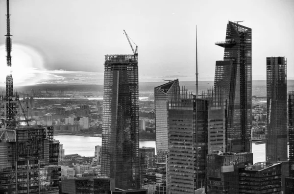 Panorama Manhattanu za soumraku, letecký pohled na budovy New Yorku — Stock fotografie