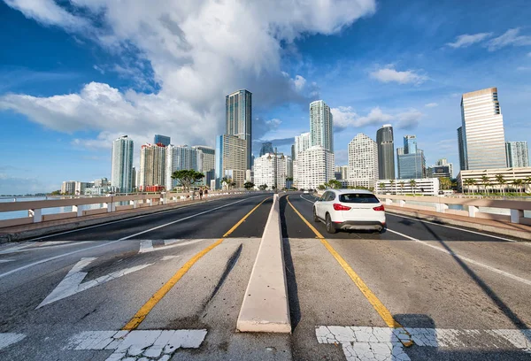 Brickell Key gelen Downtown Miami yol — Stok fotoğraf