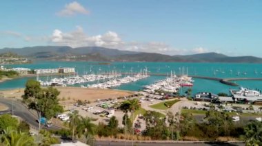 Airlie Beach Skyline ve Marina, Avustralya panoramik hava görüntüleri