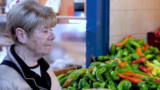 Mulher Com Legumes Mercado — Vídeo de Stock