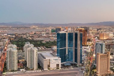Las Vegas Strip gece havadan görünümü