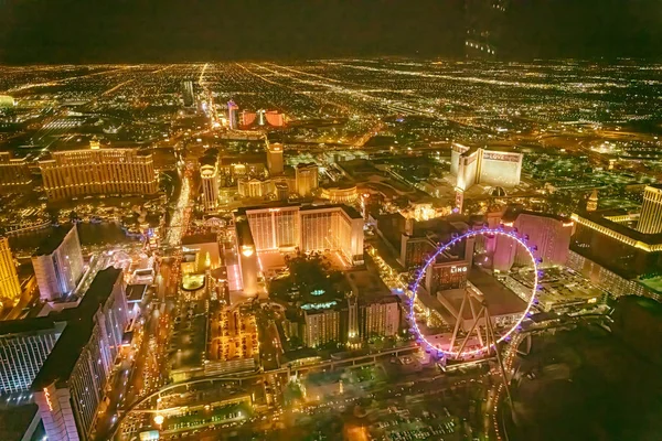 LAS VEGAS, NV - JUNE 29, 2018: Aerial night view of main city Ca — Stock Photo, Image