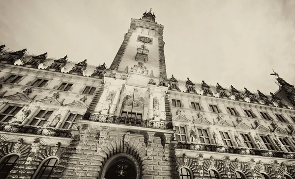 Rathausmarkt Hamburg eski belediye binasına. Hamburg, Almanya — Stok fotoğraf