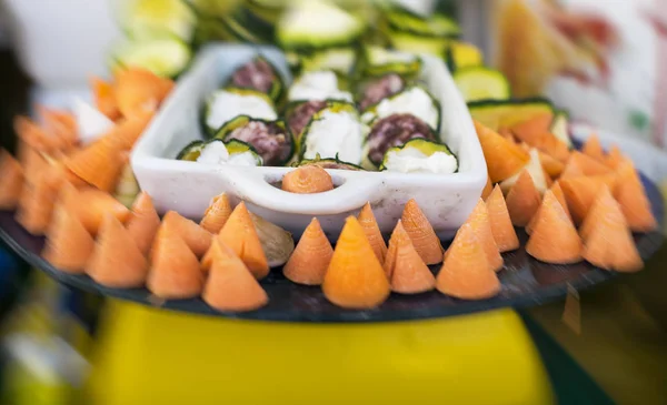 Läckra färgglada grönsaker sallad — Stockfoto