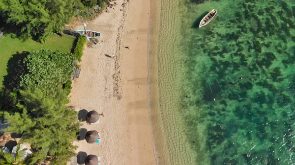 Красивый пляж Мон-Шуази на Маврикии, вид с воздуха — стоковое фото