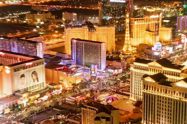 Las Vegas, NV-29 juni 2018: luchtfoto nachtzicht van de stad straten — Stockfoto