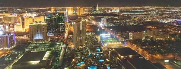 Nacht luchtfoto van Las Vegas gezien vanaf helikopter — Stockfoto