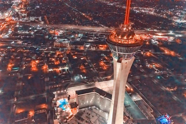 Flygvy över Las Vegas skyline och tornet från helikopter — Stockfoto