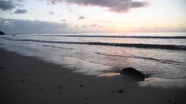 Спокійне Фото Красивого Скелястого Морського Узбережжя Концепція Літніх Канікул — стокове відео