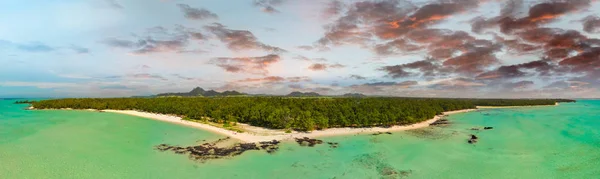 Vista aérea panorámica de Ile Aux Cerfs en Mauricio —  Fotos de Stock