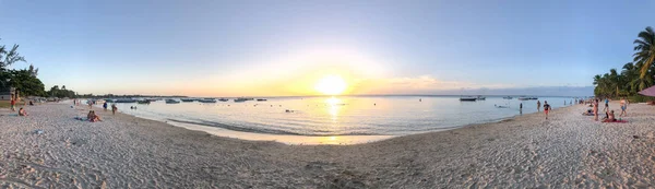 MAURITIUS - 26 de abril de 2019: Vista panorâmica da bela praia em — Fotografia de Stock