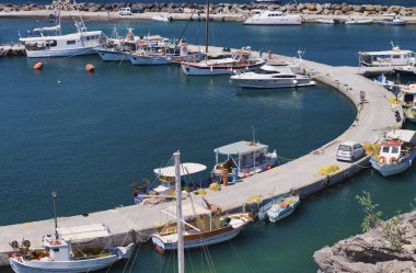 Santorini, Yunanistan-Haziran 2014: rıhtıyla güzel ada Limanı