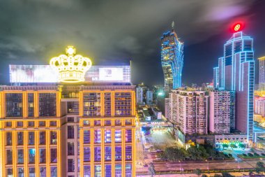Macau, Çin-10 Mayıs, 2014: ışıklı gökdelenler ve Kasin