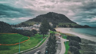 Mt Maunganui, Yeni Zelanda. Dağ ve güzel havadan görünümü