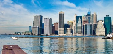 Brooklyn Köprüsü Parkı 'ndan Manhattan şehir merkezi, New York City