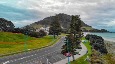 Mt Maunganui, Yeni Zelanda. Dağ ve güzel havadan görünümü
