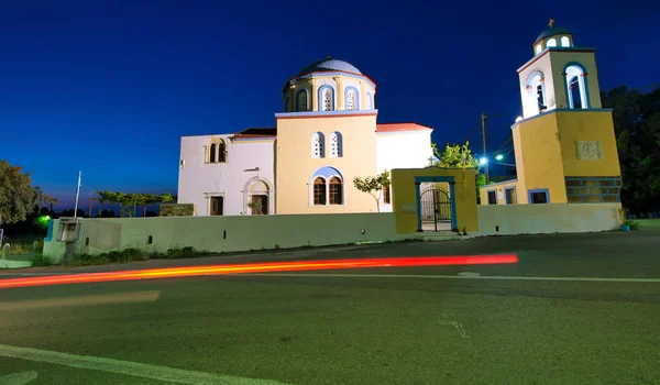 Kos, Yunanistan güzel kilise gece görünümü — Stok fotoğraf