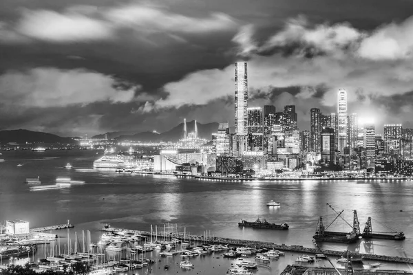 Χονγκ Κονγκ-4 Μαΐου 2014: φώτα του ουρανοξύστη Κοουλούν. Χονγκ Κον — Φωτογραφία Αρχείου