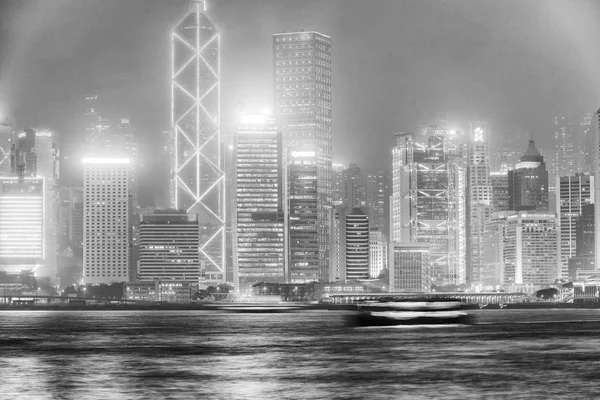 홍콩 - 2014년 5월 4일: 도시 고층 빌딩의 불빛, K에서 바라본다 — 스톡 사진