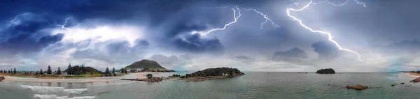 Буря над гора Maunganui в Новій Зеландії, вид на повітряні — стокове фото