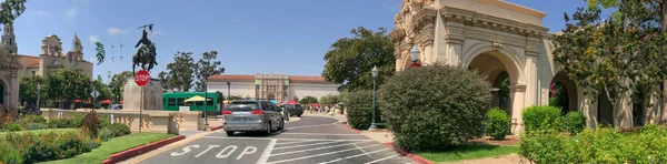 SAN DIEGO - JULY 29, 2017: Tourists visit Balboa Park. The city — Stock Photo, Image