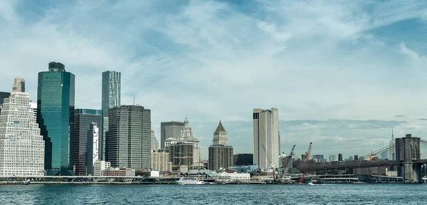 Ультрасучасні хмарочоси центрі Мангеттена — стокове фото