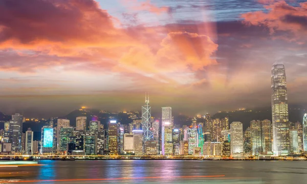 Hong Kong ορίζοντα της πόλης στο ηλιοβασίλεμα — Φωτογραφία Αρχείου