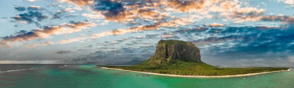 Le Morne Brabant Mauritiuson. Légifelvételek gyönyörű panorámával — Stock Fotó