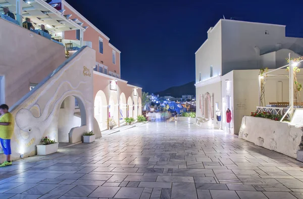 Oisa, Santorini. Città greco paesaggio urbano al tramonto estivo — Foto Stock