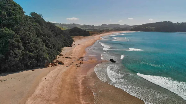 Luftaufnahme von Strand und Küste mit heißem Wasser, Neuseeland — Stockfoto