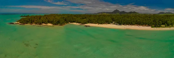 Ile aux Cerfs, Mauritius. Widok z lotu ptaka na piękne wybrzeże — Zdjęcie stockowe