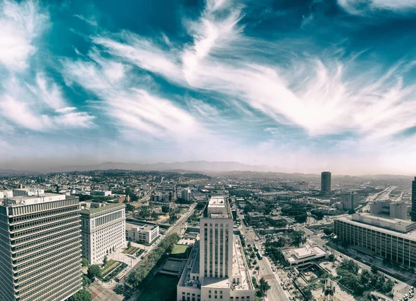 Los Angeles-28 Temmuz 2017: güneşli bir Downtown havadan görünümü — Stok fotoğraf