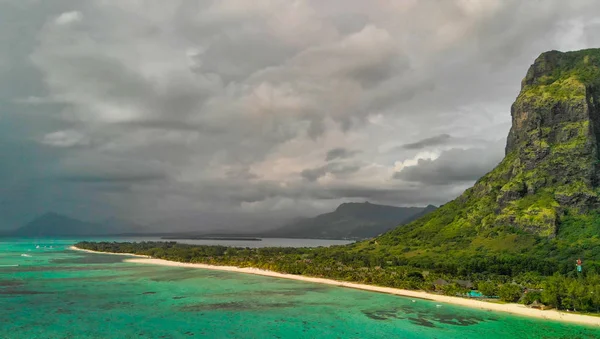 Le Morne Brabant Mauritiuson. Légifelvételek gyönyörű panorámával — Stock Fotó