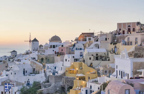 Sunset skyline de Oia, isla de Santorini, Grecia —  Fotos de Stock