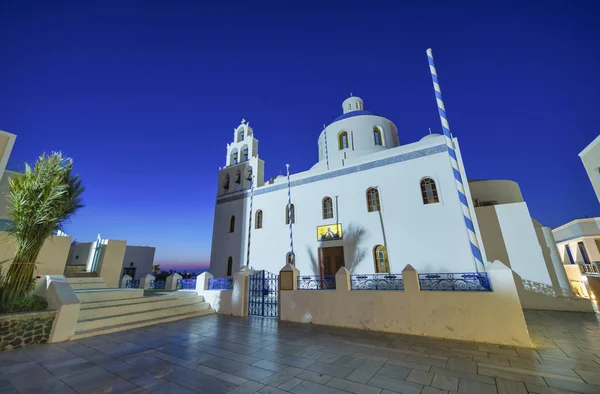 Barevný kostel v Santorini, Řecko — Stock fotografie