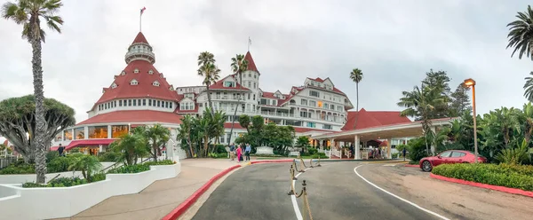 San Diego-29 juli, 2017: toeristen bezoeken Hotel Coronado. De CI — Stockfoto