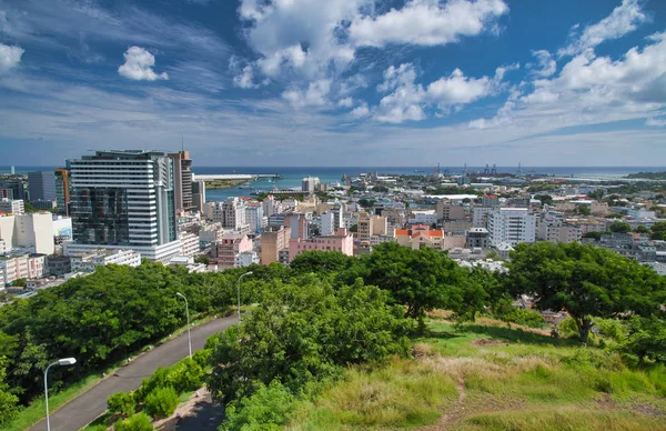 Skyline de Port Louis, vista aérea da fortaleza da cidade — Fotografia de Stock