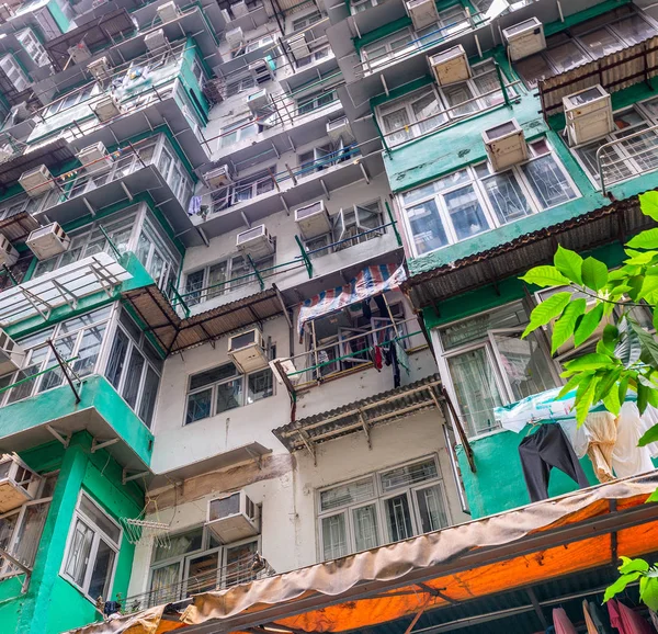 Hong Kong, Chine. Vue à angle bas des tours résidentielles bondées i — Photo