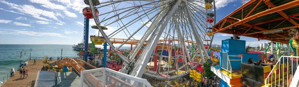 SANTA MONICA, CA - 1 DE AGOSTO DE 2017: Turistas visitam a famosa cidade pi — Fotografia de Stock