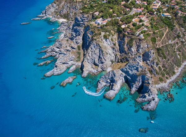Piękne lotnicze wybrzeża w sezonie letnim, Kalabria-Włochy — Zdjęcie stockowe