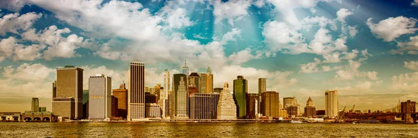 Vista panoramica dello skyline di Manhattan da Brooklyn al tramonto, Nuovo — Foto Stock