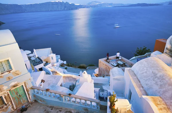 Paisaje del atardecer y paisaje urbano de Oia en la isla de Santorini, Grecia —  Fotos de Stock