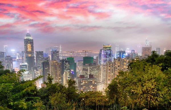 Panorama dello skyline di Hong Kong City. Vista notturna dal picco Hon — Foto Stock