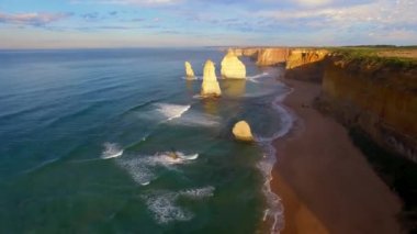 Victoria, Avustralya 'da oniki Apostles kayalar doğal hava görüntüleri