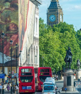 Londra - 14 Haziran 2015: Çift katlı otobüs Westminster. Lo