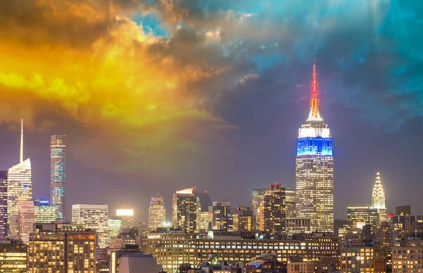 Stunning sunset over Midtown Manhattan. View from Jersey City — Stock Photo, Image