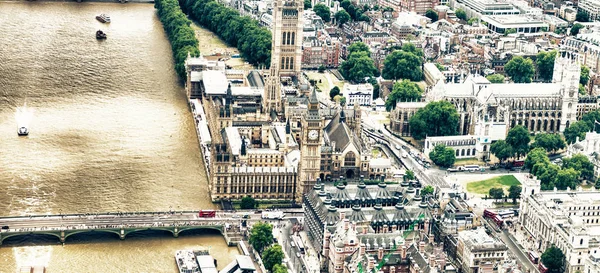 Huizen van het Parlement zoals gezien vanuit helikopter, Londen — Stockfoto